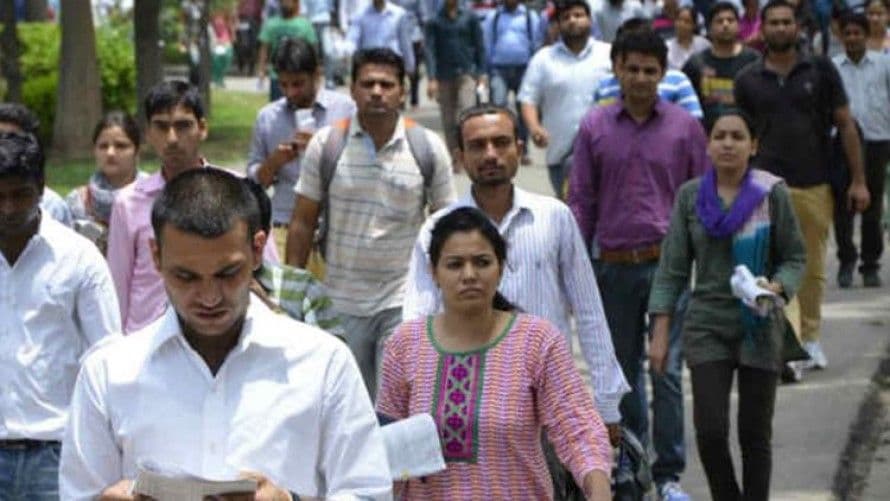 तीन झटके- नोटबंदी, जीएसटी, कोविड ने 7 वर्षों में 16.45 लाख नौकरियाँ ख़त्म कर दीं